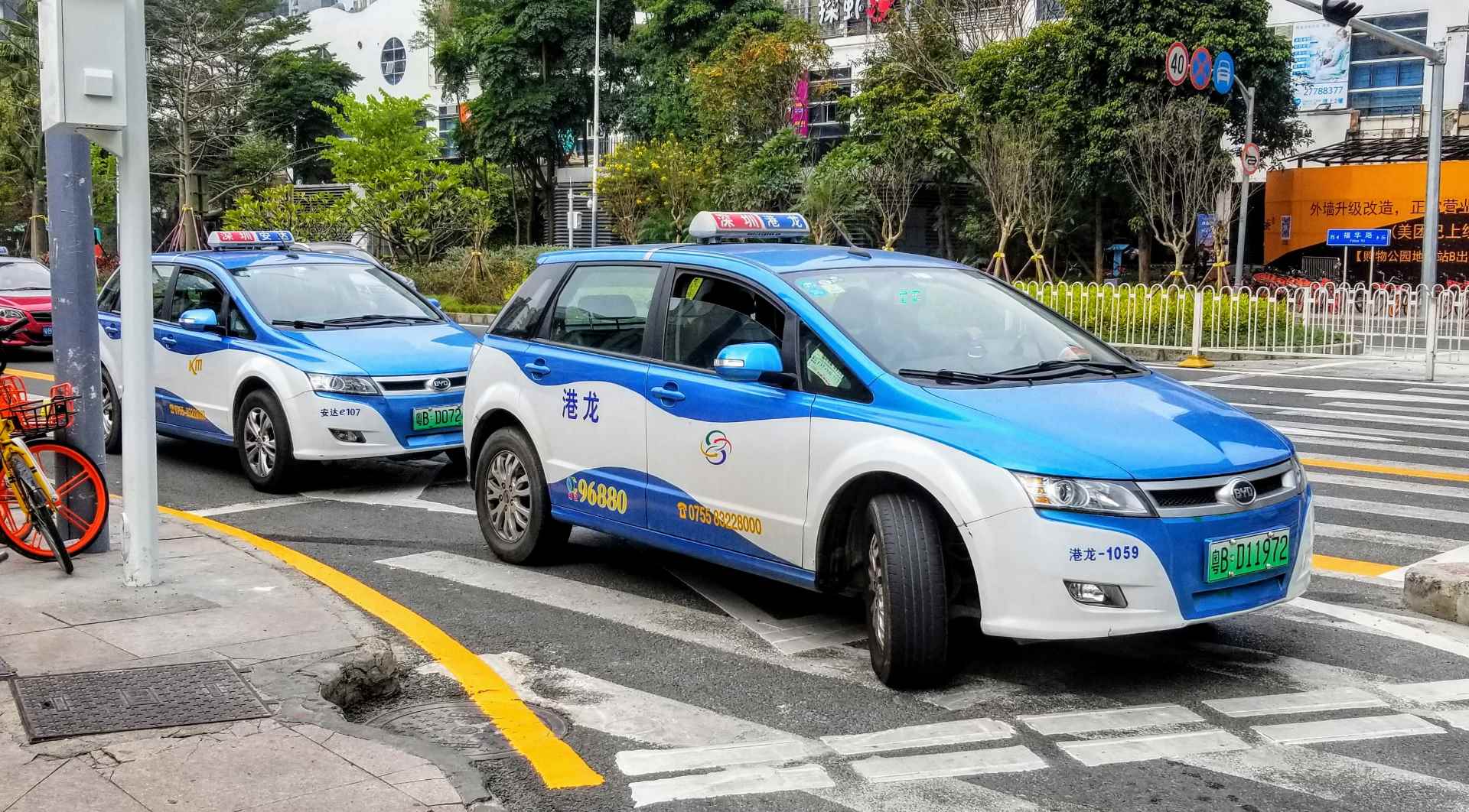 BYD-e6-Taxis-in-Shenzhen