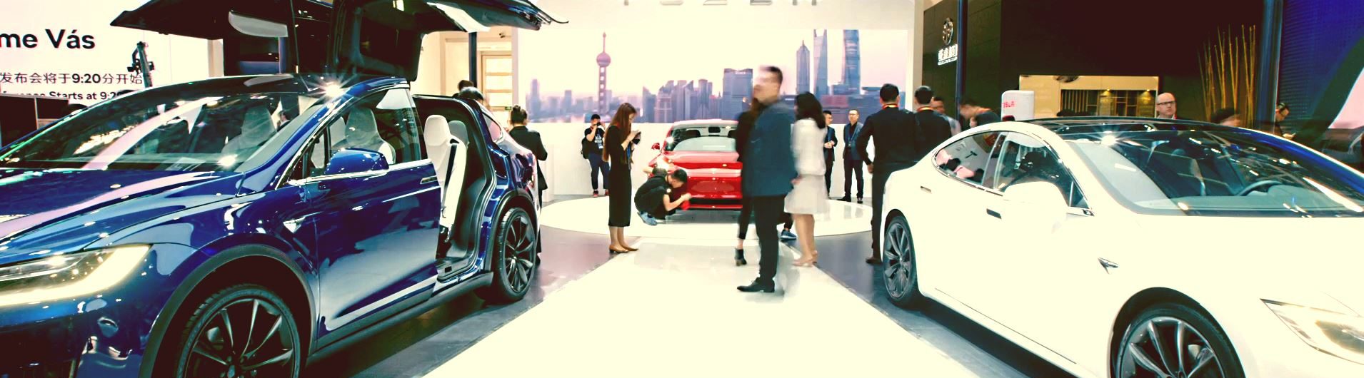 Tesla-Crowds-in-Shanghai-Crop-e1554916777683